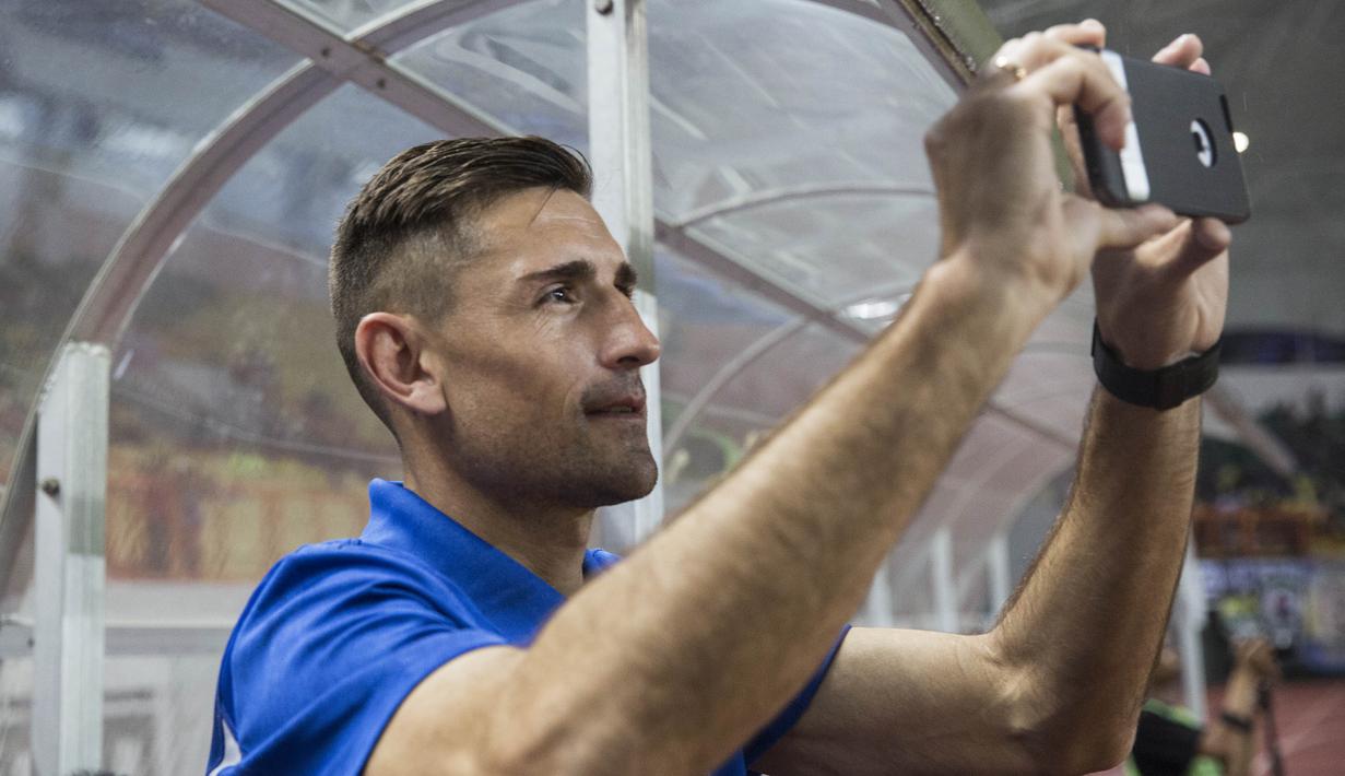 Penyerang berkebangsaan Spanyol ini menganggap Bobotoh sebagai salah satu supporter terbaik di Asia. (Bola.com/Vitalis Yogi Trisna)