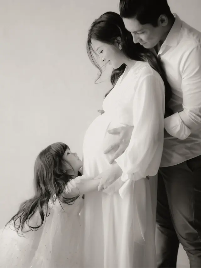 Sudah 8 Bulan, Ini 7 Maternity Shoot Franda yang Bertabur Bunga