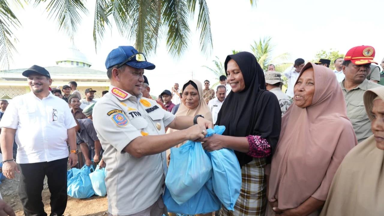 Kasatgas Tito Karnavian meninjau langsung kondisi pengungsi di Kabupaten Aceh Tamiang