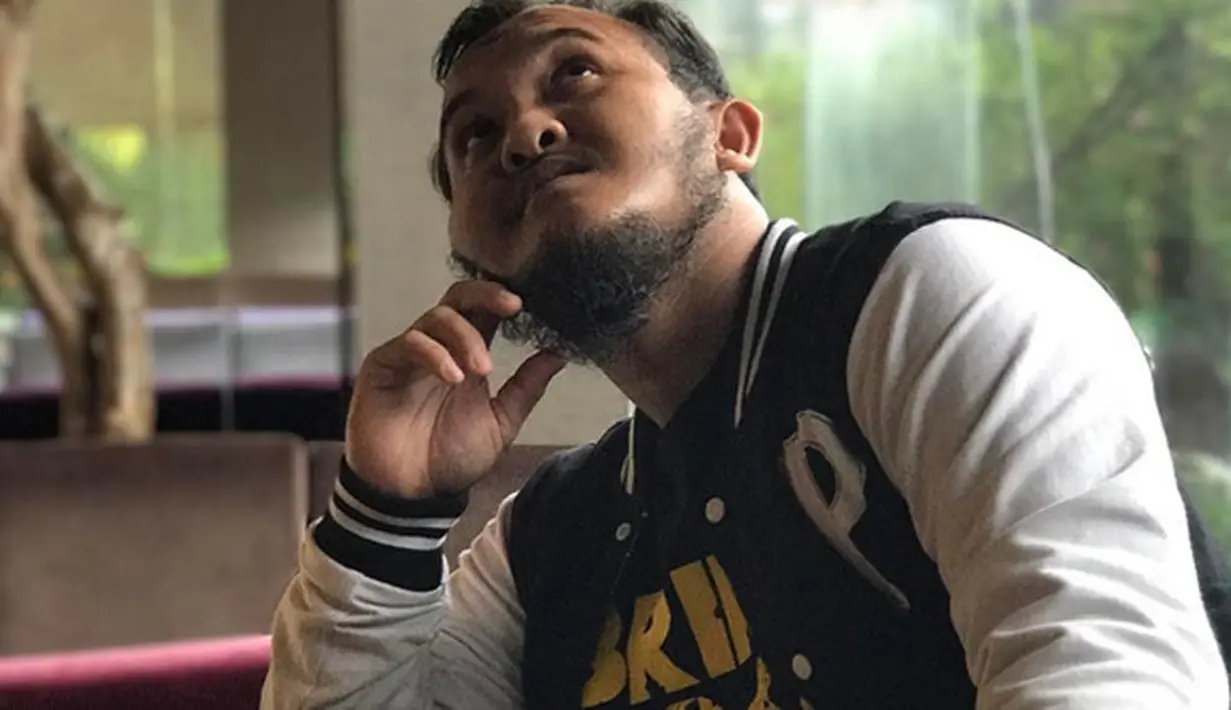 "Semua serba tiba-tiba. Kadang saya berharap ini mimpi, tapi ternyata nyata. Yang jelas bukan karena masalah ekonomi atau masalah rumah tangga, semua baik-baik saja," tuturnya. (Instagram/jauhdimatadekatdidoa)