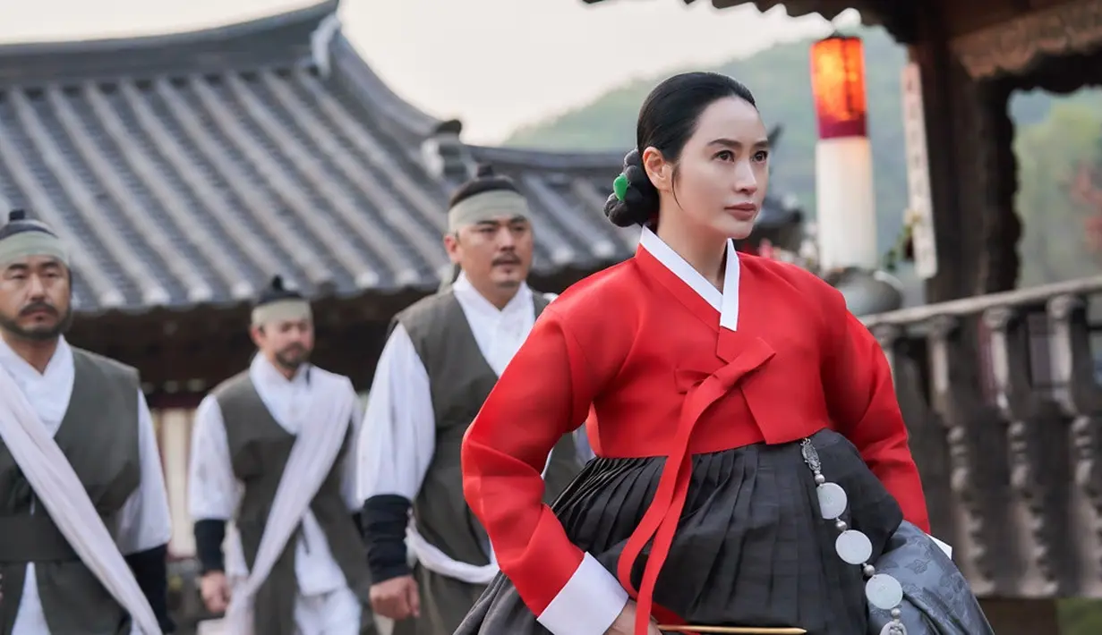 Kim Hye Soo pun mengungkap alasan akhirnya comeback membintangi drama sejarah. "Karena ini adalah drama sejarah baru, memiliki cerita yang menarik, dan karena kekuatan karakter saya," tuturnya.