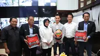 Pembalap Astra Honda Racing Team (AHRT) Gerry Salim bertemu Wali Kota Surabaya (Dian Kurniawan)