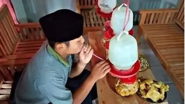 Gaya Nyeleneh Saat Menyiasati Tempat Makan Ini Bikin Tepuk Jidat