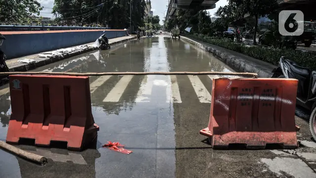 FOTO: Kondisi Banjir yang Lumpuhkan Jalan RE Martadinata