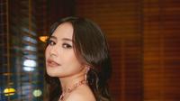 Prilly Latuconsina bareng Refal Hady dalam gala premier film (Sumber: Instagram/prillylatuconsina96)