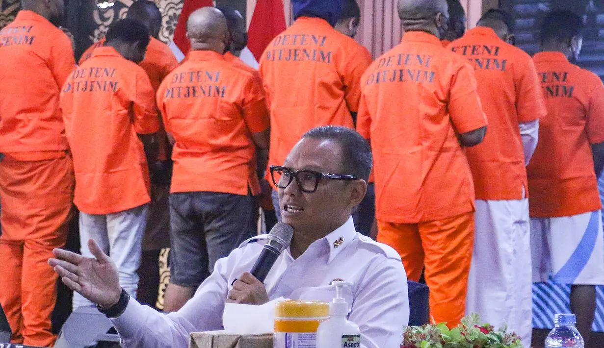 Plt. Dirjen Imigrasi Yuldi Yusman menyampaikan di kantor Direktorat Jenderal Imigrasi, Jakarta, pada Rabu (8/10/2025), dari 229 WNA yang terjaring, didapati sebagian besar pelanggaran adalah penyalahgunaan izin tinggal. Jumlahnya mencapai 99 kasus atau sekitar 43,2% dari keseluruhan. (merdeka.com/Arie Basuki)