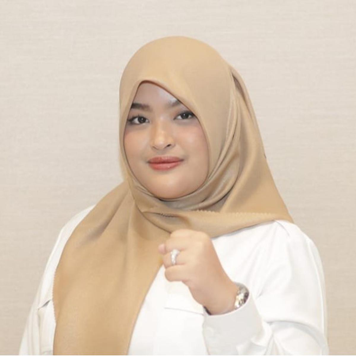 Jadi Politisi di Usia Dini, Intip Deretan Potret Wanita DPR DPD Muda yang Curi Perhatian