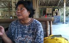 Yuniati rela tidur di tenda darurat demi biaya kuliah anak