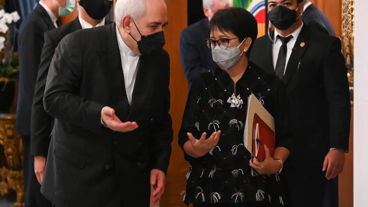 Pertemuan Menlu Retno Marsudi dan Menlu Iran Mohammad Javad Zarif.