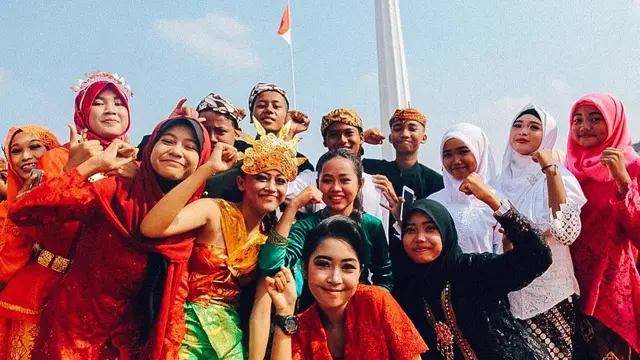 Bentangkan Bendera 2000 Meter, Ini 7 Momen Seru Sumpah Merah Putih