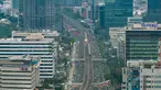 Rangkaian kereta Lintas Raya Terpadu (LRT) Jabodebek melintas di kawasan Kuningan, Jakarta, Rabu, 15 Juli 2026. (KLY/Arie Basuki)