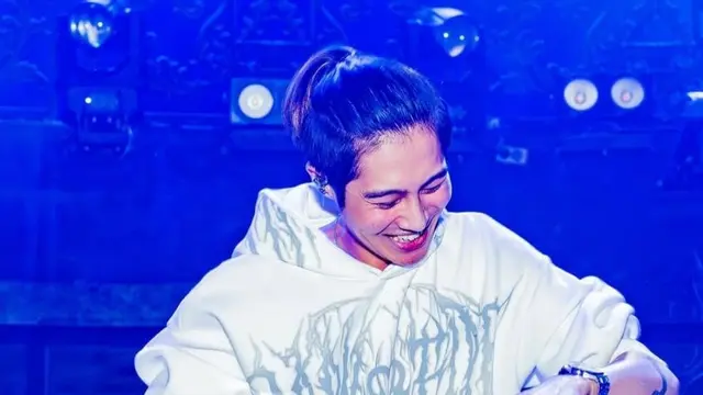 Gaya Fashion DJ Panda saat Manggung