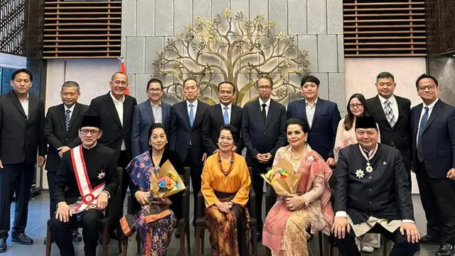 Menteri Koordinator (Menko) Bidang Perekonomian Airlangga Hartarto dianugerahi Bintang Jasa 'The Order of the Rising Sun, Gold, and Silver Star' dari Kaisar Jepang Naruhito.