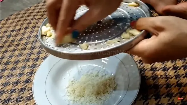 Tanpa Parutan, Ini Cara Mengolah Keju Jadi Jauh Lebih Lembut dan Cocok sebagai Topping