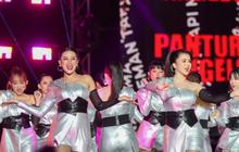 Duet Maut Rhoma Irama x JKT48 Hingga Aksi Menggemaskan Abang L Gebrak Panggung HUT 31 Indosiar