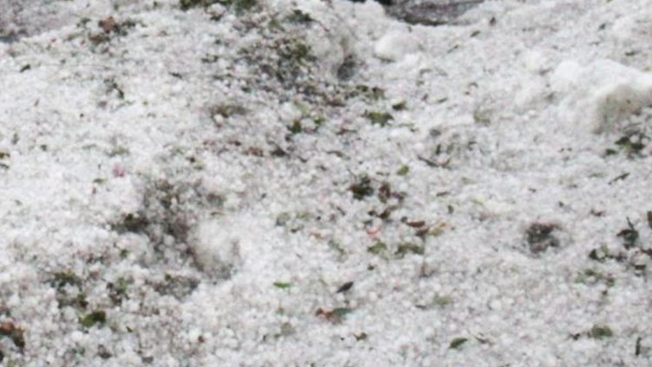 Terjangan badai es tersebut menyebabkan Kota Puebla diselimuti salju tebal hingga ketinggian satu meter.&nbsp;Foto: Jose Castanares/AFP