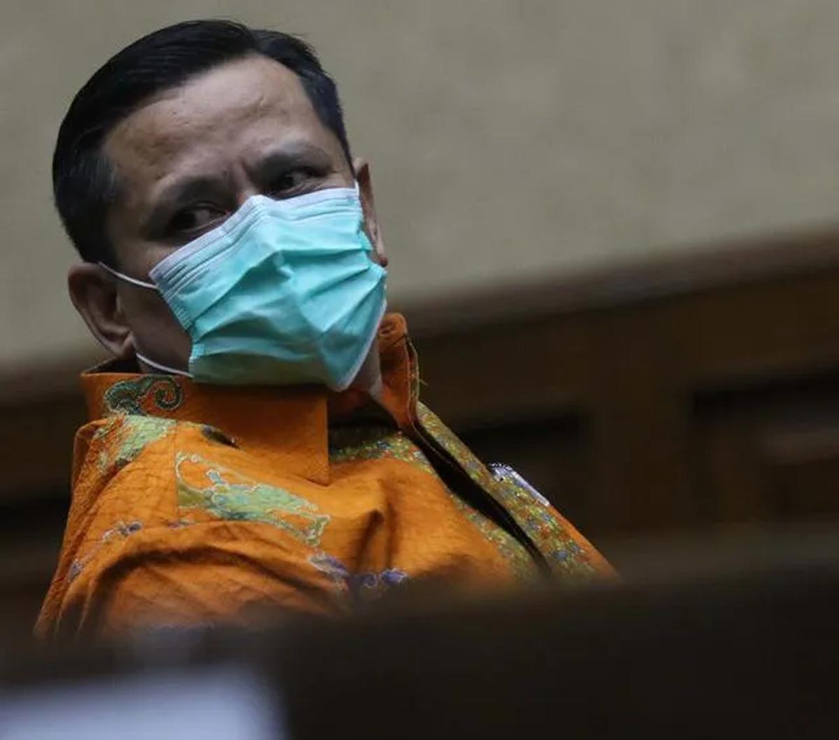 Putusan itu sesuai Pasal 13 ayat (1) PP Nomor 1 Tahun 2003 tentang Pemberhentian Anggota Polri Jo Pasal 7 ayat 1 huruf b, Pasal 7 ayat (1) huruf c, Pasal 13 ayat (1) huruf e dan Pasal 13 ayat (2) huruf a Perkap Nomor 14 Tahun 2011 tentang Kode Etik Profes