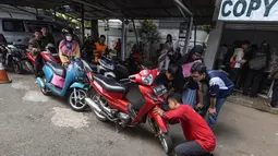 Pemerintah Provinsi Jawa Barat memperpanjang program pemutihan denda pajak kendaraan bermotor hingga 30 Juni 2025. (merdeka.com/Arie Basuki)