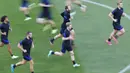 Para pemain Belanda mengikuti sesi latihan di Stadion Ferenc Puskas, Budapest, Hungaria, Sabtu (26/6/2021). Belanda akan menghadapi Republik Ceko pada pertandingan babak 16 besar Euro 2020. (AP Photo/Laszlo Balogh, Pool)