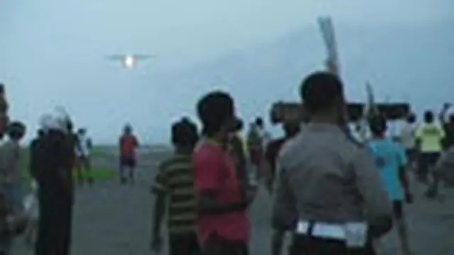 Demo Warga Maluku Utara di Bandara Emalamo