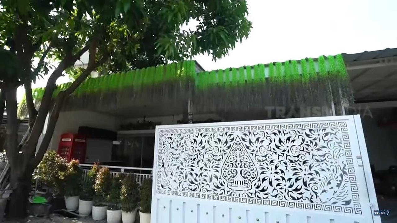 Ada Foto Saat Jadi Biduan Dangdut dan Kini Kariernya Melejit, Ini 8 Potret Sudut Rumah Boiyen yang Sederhana Tapi Punya Keunikan