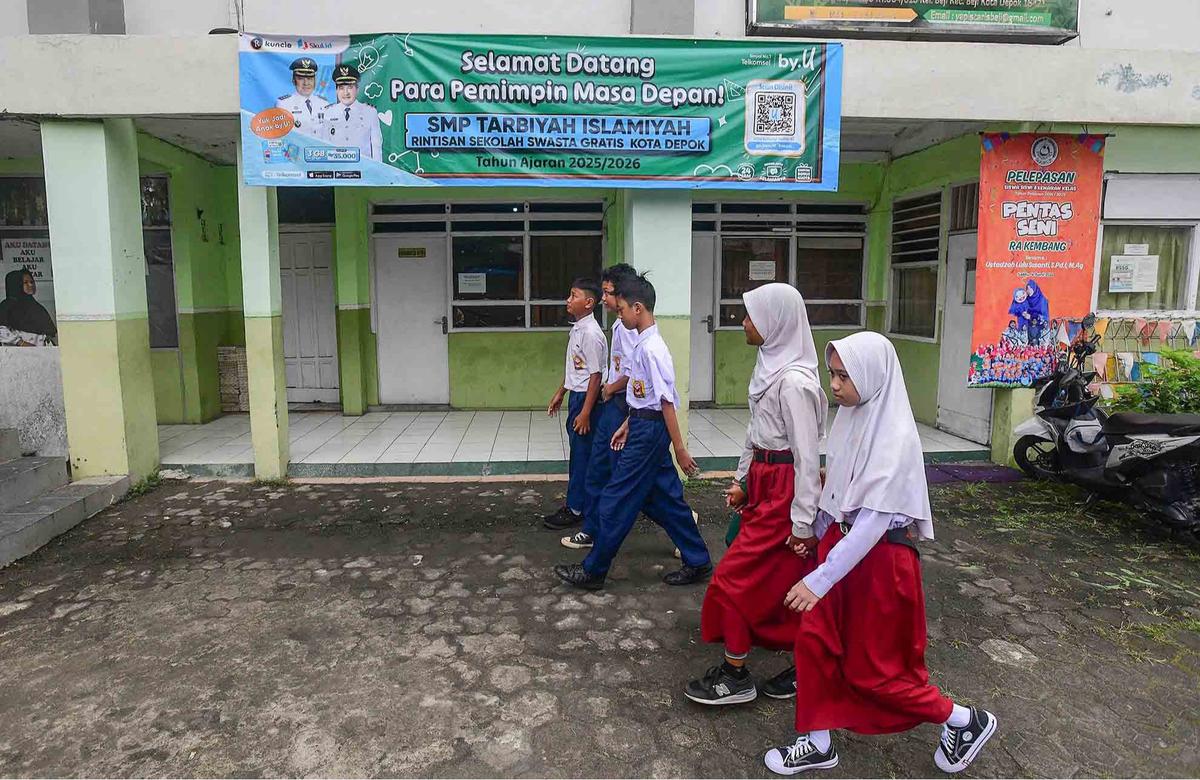 FOTO: Hari Pertama Tahun Ajaran Baru, SMP Swasta Gratis di Depok Resmi Dimulai