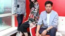 Afgan Syahreza, Isyana Sarasvati dan Rendy Pandugo saat berbincang dengan Bintang.com di kantor Sony Musik, Jakarta, Senin (19/2/2018). (Daniel Kampua/Bintang.com)