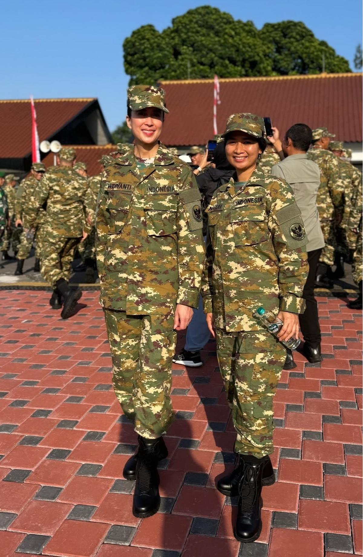 Cantiknya Menpar Widiyanti Wardhana Pakai Baju Loreng Komcad saat Digembleng Prabowo di Akmil Magelang
