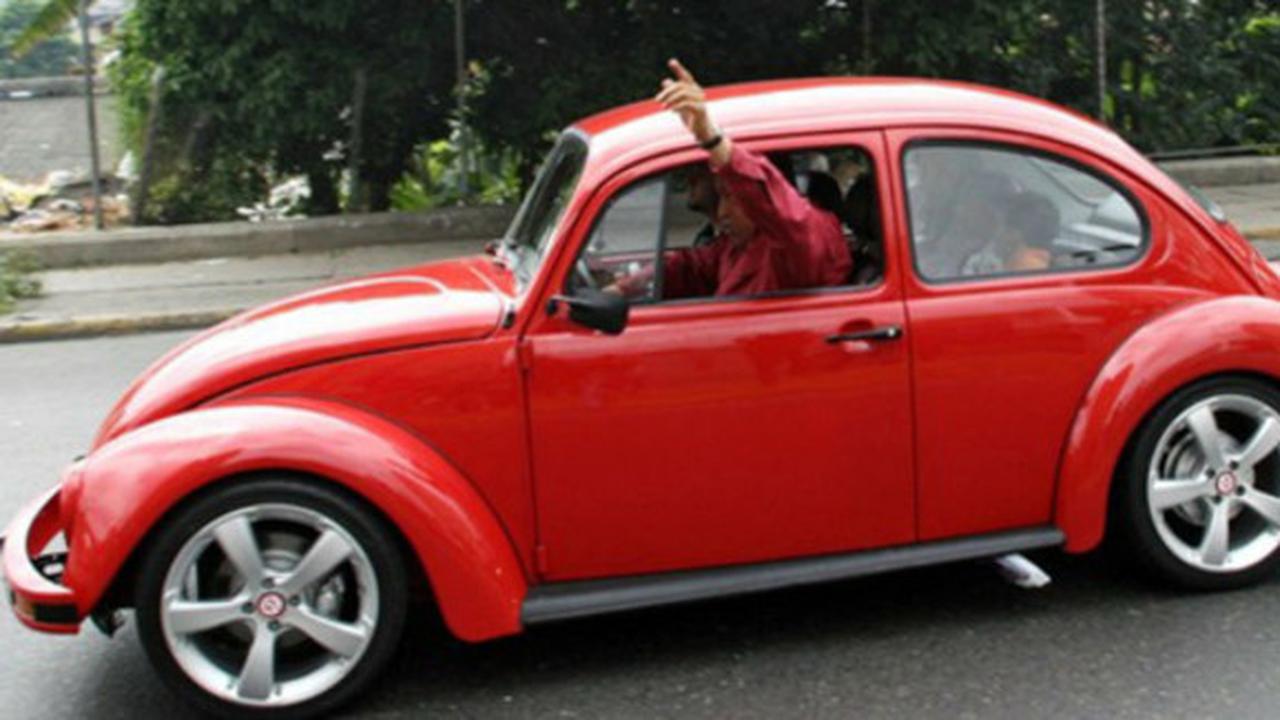 Hugo Chaves Mengendarai VW Kodok (Istimewa)