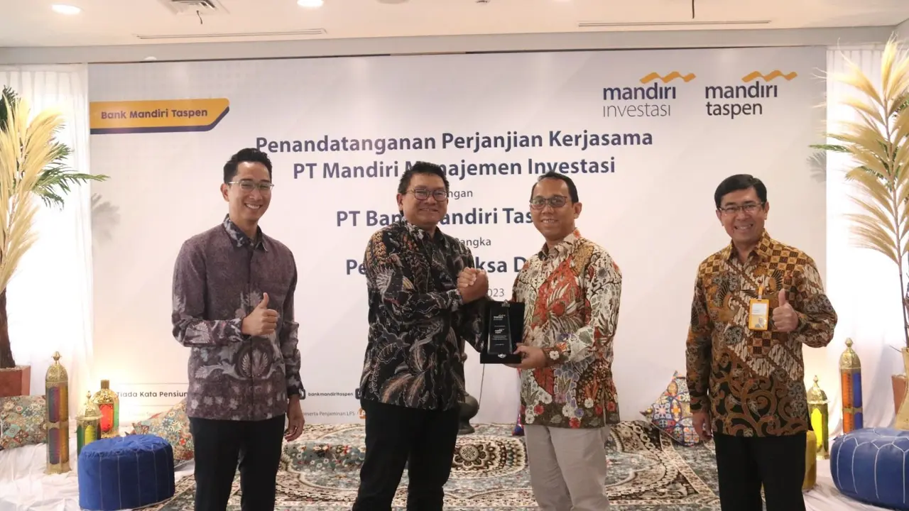 Bank Mandiri Taspen bersama PT Mandiri Manajemen Investasi (Mandiri Investasi) mengumumkan kerjasama strategis penawaran produk reksa dana Mandiri Investasi kepada nasabah Bank Mandiri Taspen. (Dok Mandiri)