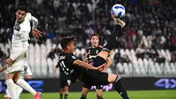 Menjamu Sassuolo di Allianz Stadium, I Bianconeri tampil menekan sejak bola digulirkan. Meski menguasai jalannya laga, Juventus tak mampu meraih kemenangan kontra I Neroverdi. Juve harus mengakui keunggulan Sassuolo dan menyerah dengan skor 1-2. (AFP/Marco Bertorello)
