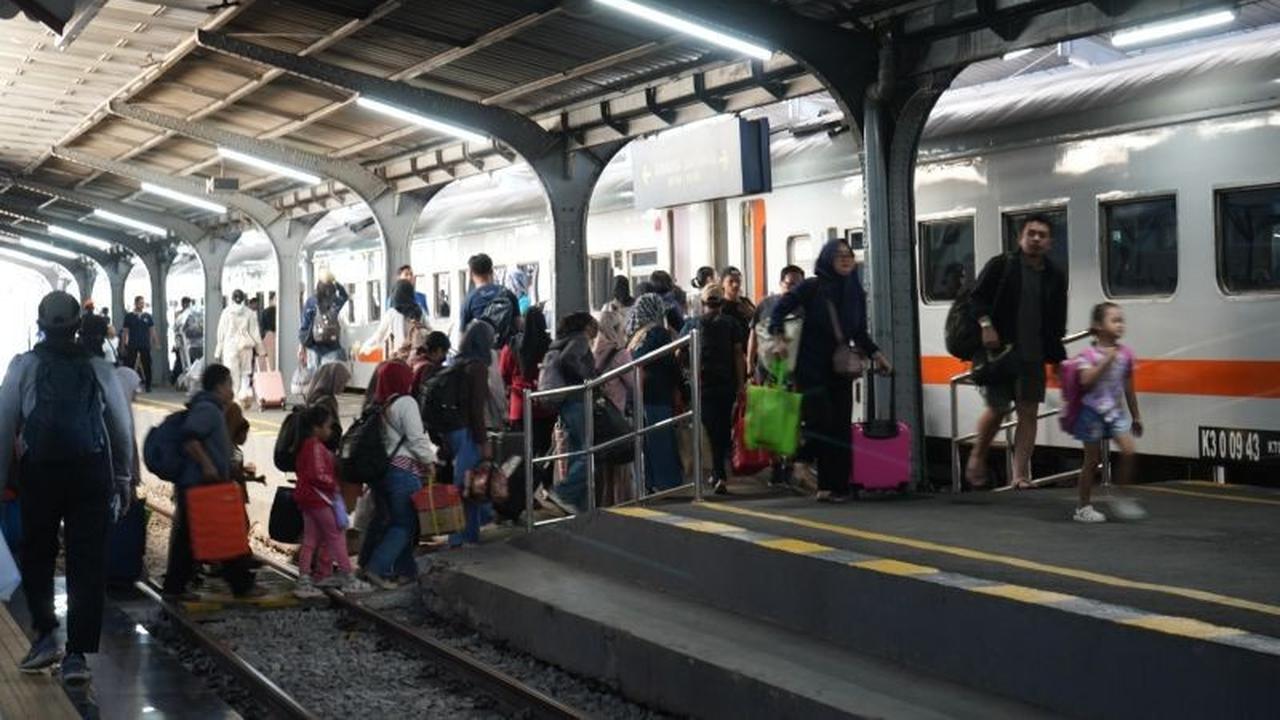 Volume Penumpang Kereta Api Jember Tetap Tinggi Jelang Akhir Libur Nataru 2025/2026