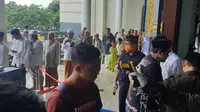 Pemeriksaan suhu tubuh di Masjid Al Akbar Surabaya. (Foto: Dok Masjid Al Akbar Surabaya)