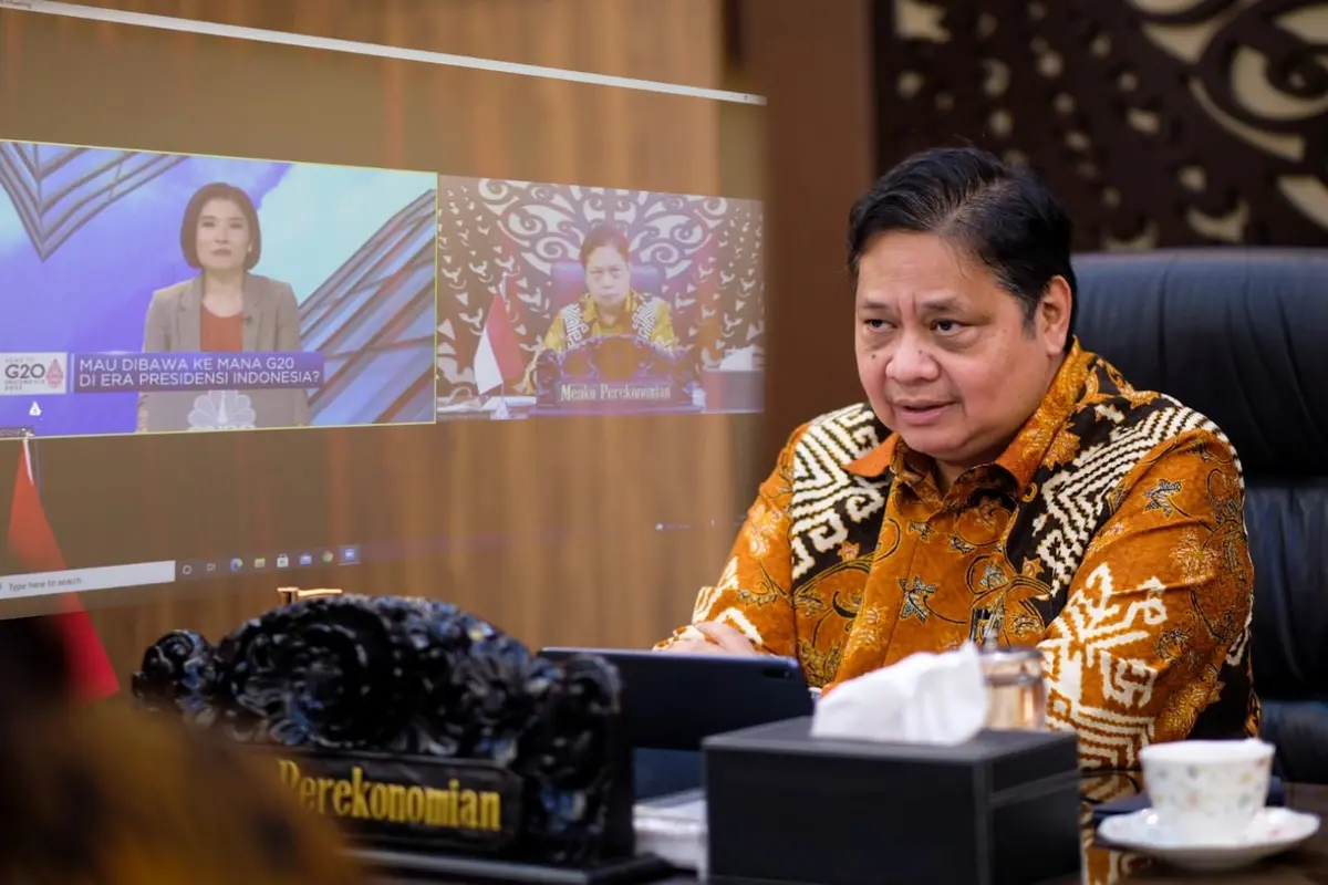 Menteri Koordinator Bidang Perekonomian Airlangga Hartarto dalam acara Power Lunch CNBC Indonesia bertema “Mau Dibawa Ke Mana G20 di Era Presidensi Indonesia?” secara virtual, di Jakarta Jumat (19/11/2021). (Dok Kemenko Perekonomian)