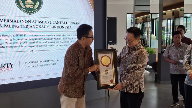 CEO LippoLand, David Iman Santosa menerima penghargaan Indonesia Property Record di HWB Serang, Banten, Selasa (22/9/2026). (Liputan6.com/Pramita)