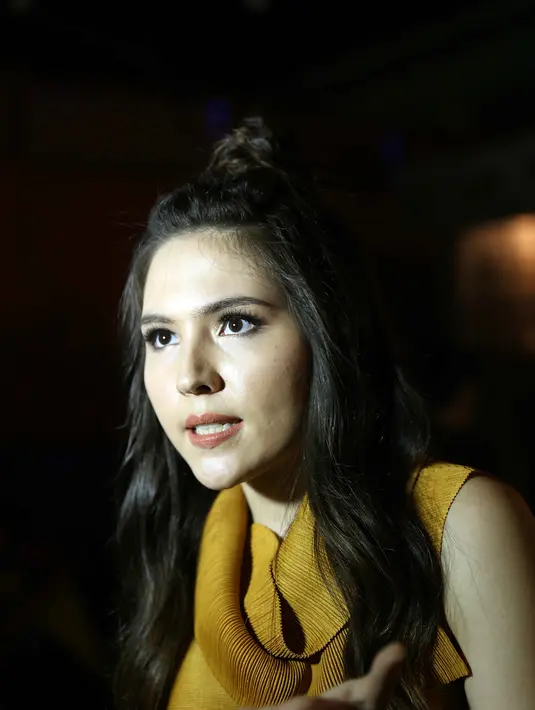 Menurut pemeran film Bukan Cinta Biasa itu, film yang akan segera tayang itu berbeda dari genre biasanya. Bahkan tergolong baru dalam perfilman Indonesia. Hal itu yang membuatnya tertarik. (Nurwahyunan/Bintang.com)