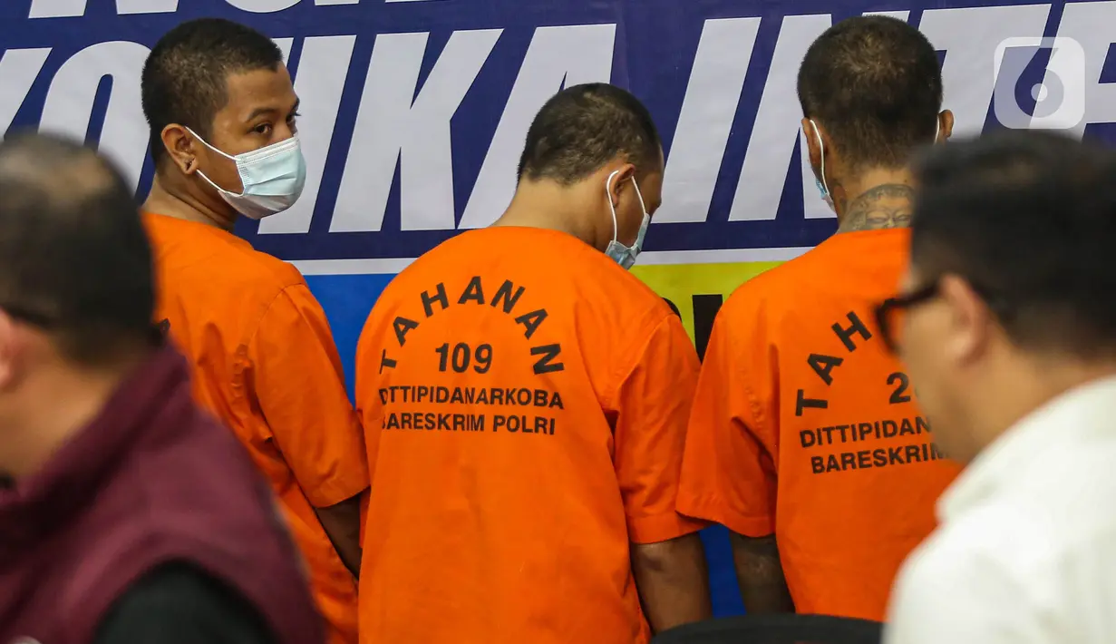 Joint operation ini berhasil menggagalkan dua upaya penyelundupan narkotika jenis ekstasi melalui barang kiriman dengan nilai Rp16,2 miliar. (Liputan6.com/Angga Yuniar)
