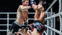 Nico Carrillo menang TKO atas Saemapetch Fairtex di ronde kedua duel Muay Thai kelas bantam (dok. ONE Championship)