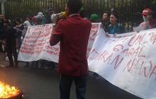 Demo tagih janji Jokowi, puluhan mahasiswa bikin macet Jl Diponegoro