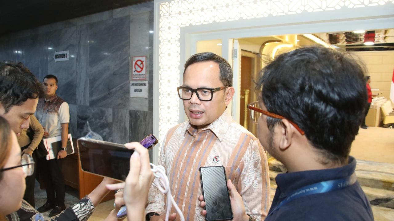 Wamendagri Bima Arya Sugiarto usai Rapat Dengar Pendapat dengan Komisi II DPR