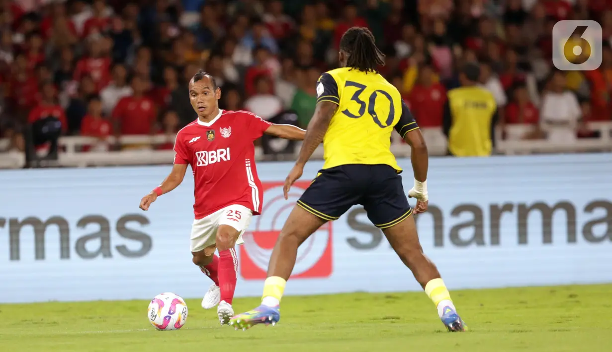 Bryan De Keersmaecker berhasil menambah skor bagi Oxford United di menit ke-58 melalui tembakan keras dari luar kotak penalti. (Liputan6.com/Helmi Fithriansyah)