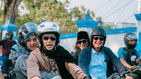 Gus Iqdam konvoi keliling Kota Kediri boncengin perempuan cantik naik vespa/scooter. (bacaini.id)