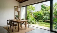 7 Desain Rumah dengan Ruang Makan Menghadap Kebun Belakang yang Nyaman dan Fungsional