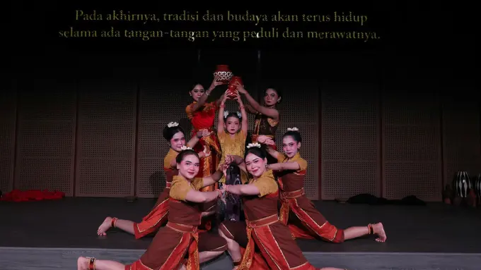 Mengangkat Semangat Gotong Royong, Tari Obah Gerabah Tampil Memukau di Galeri Indonesia Kaya