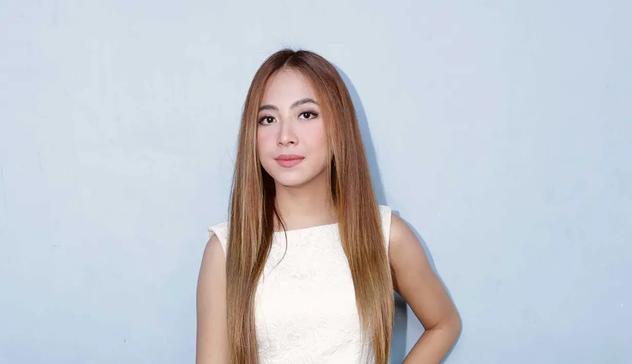 Beberapa bulan setelah menikah, ia juga belum menunjukkan tanda-tanda kehamilan. Ternyata, pemeran 28 tahun itu sengaja menunda momongan. Begitu juga dengan sang suami yang masih sibuk dengan pekerjaannya. (Deki Prayoga/Bintang.com)