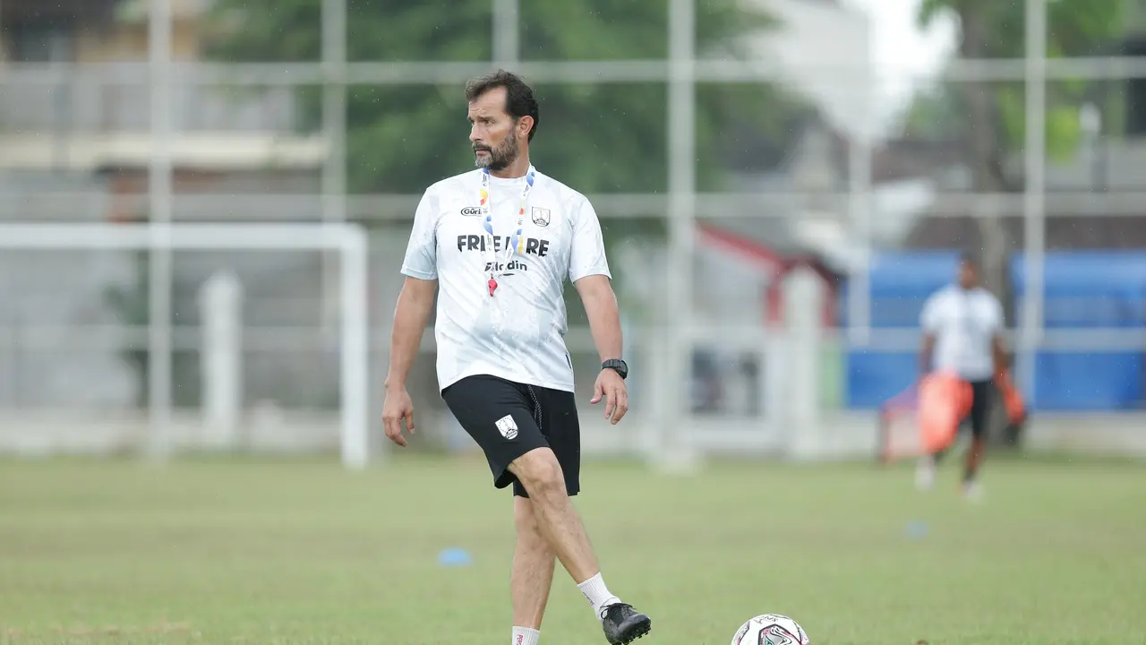 Pelatih baru Persis Solo, Leonardo Medina.
