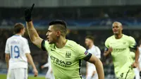 Aguero mencetak gol ke gawang Kiev (Reuters)