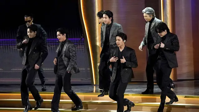 BTS tampil di Grammy Awards 2022. (AP Photo/Chris Pizzello)