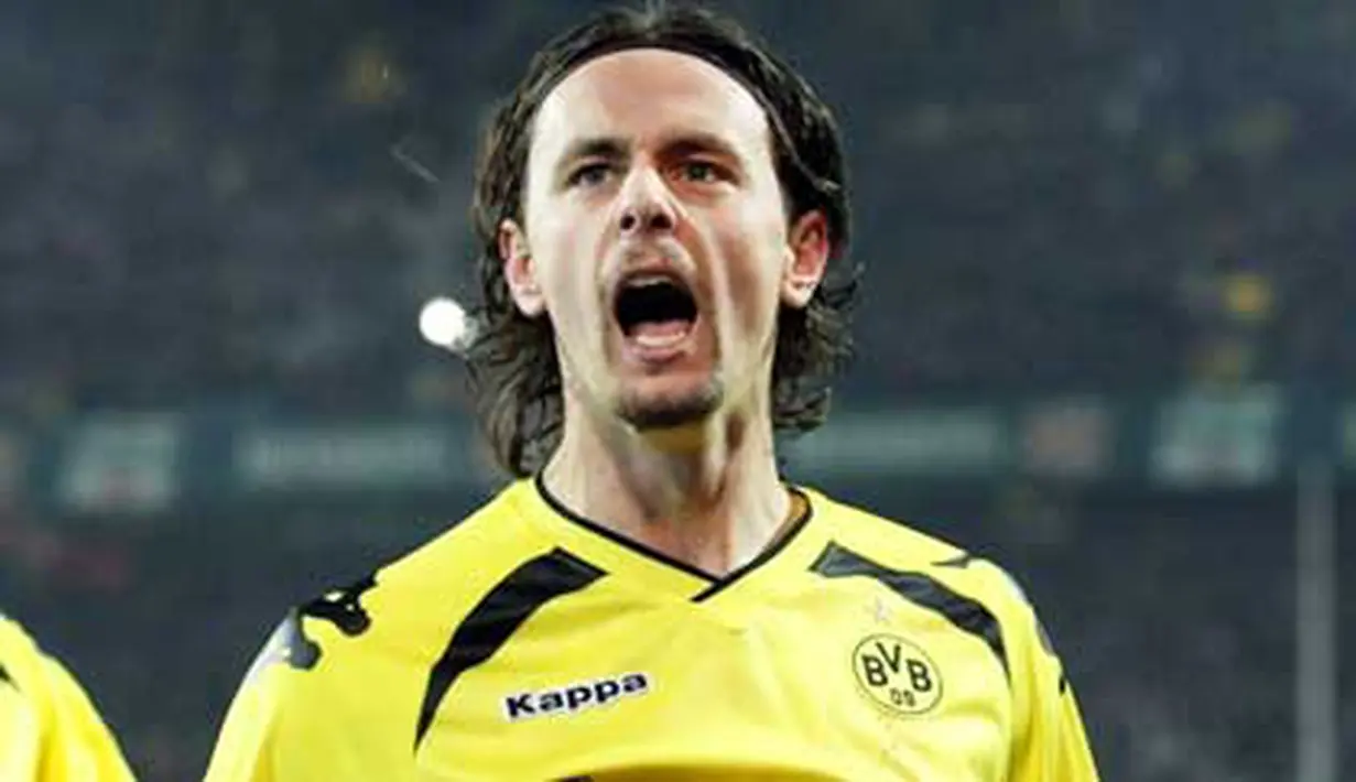 Kegembiraan bek Dortmund Neven Subotic setelah mencetak gol ke gawang Borussia Moenchengladbach, 27 November 2010. AFP PHOTO / FRISO GENTSCH
