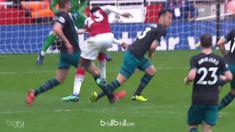 Arsenal sukses menang tipis 3-2 atas Southampton pada laga Liga Inggris Minggu (8/4). Soton buka skor terlebih dahulu lewat tap-in...